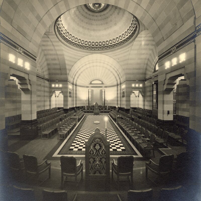 LR 10 showing throne